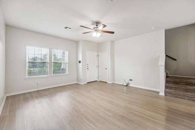 Foto del edificio - 1044 Esplanade Pkwy