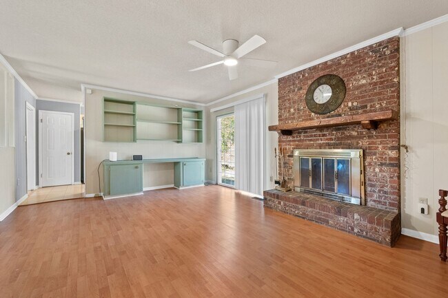 Building Photo - Indianhead Lakes Rental!