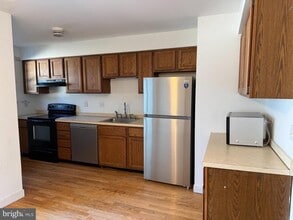 Building Photo - 325 Barley Dr
