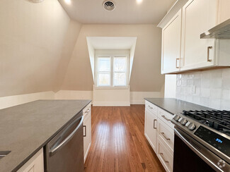 Building Photo - 446 Linwood Ave