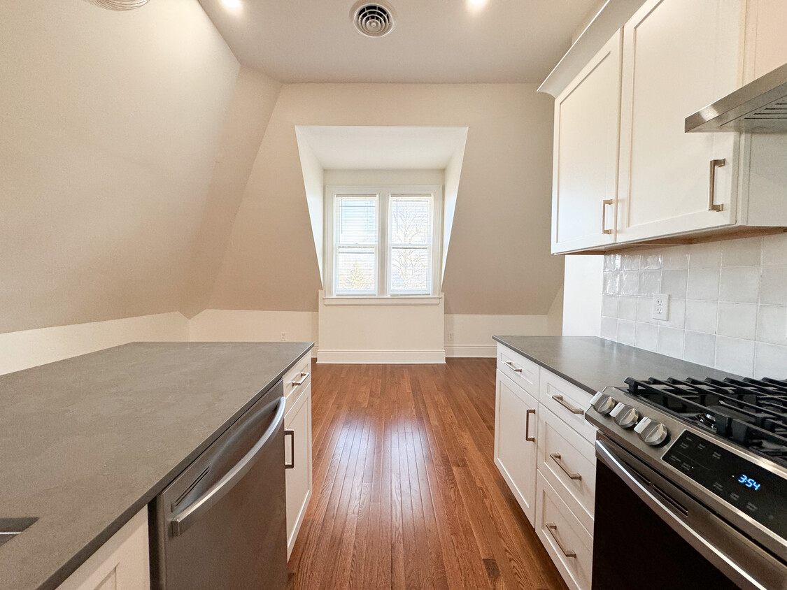Primary Photo - 446 Linwood Ave