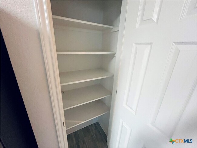 Foto del edificio - 4601 John David Dr