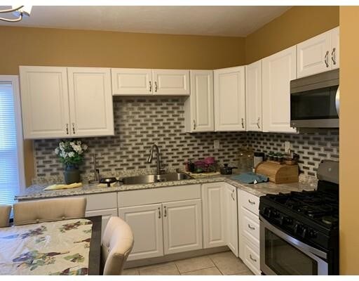 Building Photo - 126 Riverview St