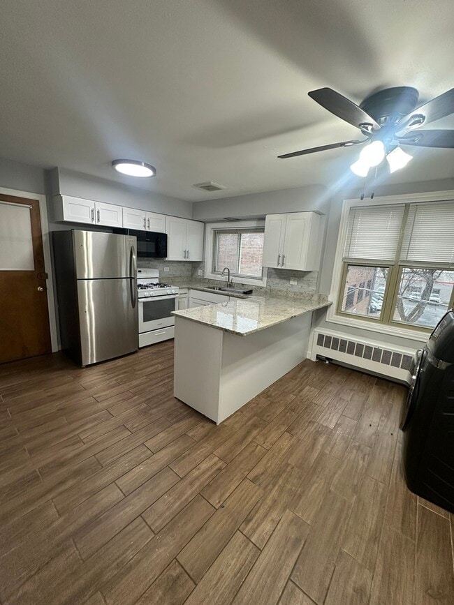 Foto del edificio - 2409 W Jarvis Ave