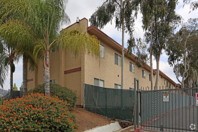 Building Photo - 3557 Kenora Dr