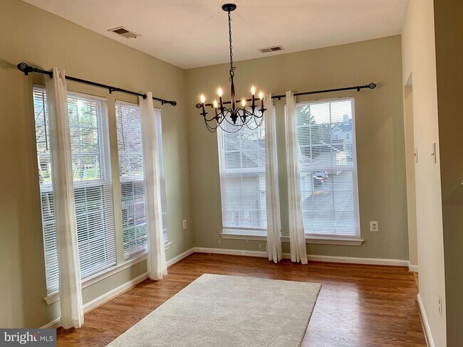 Foto del edificio - 4138 Fountainside Ln