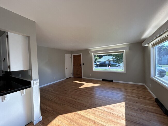 Foto del edificio - 1311 E Maple Ave