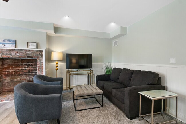 Sala de estar - 77 Coggeshall Ave