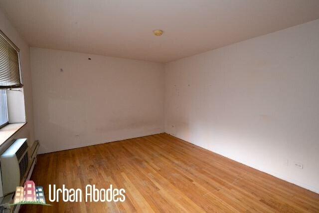 Building Photo - 648 W Wrightwood Ave
