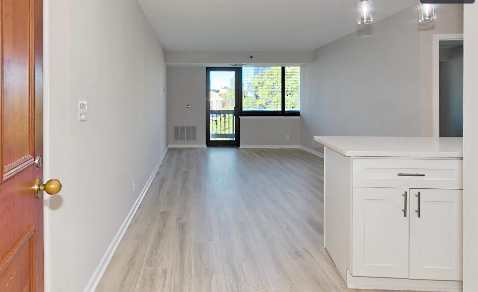 Primary Photo - 1805 Crystal Dr