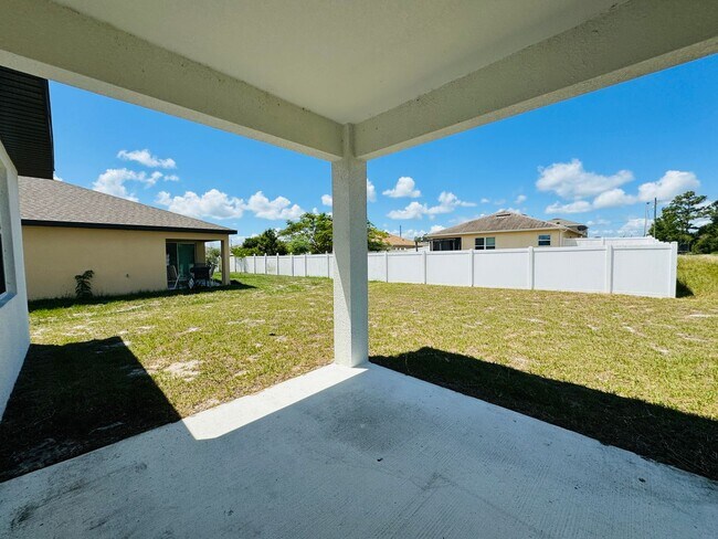 Foto del edificio - BEAUTIFUL 4/2 IN POINCIANA!