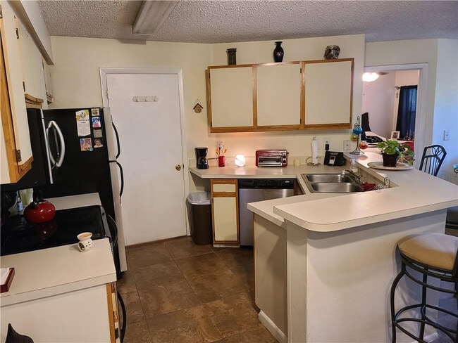 Building Photo - 9999 Summerbreeze Dr