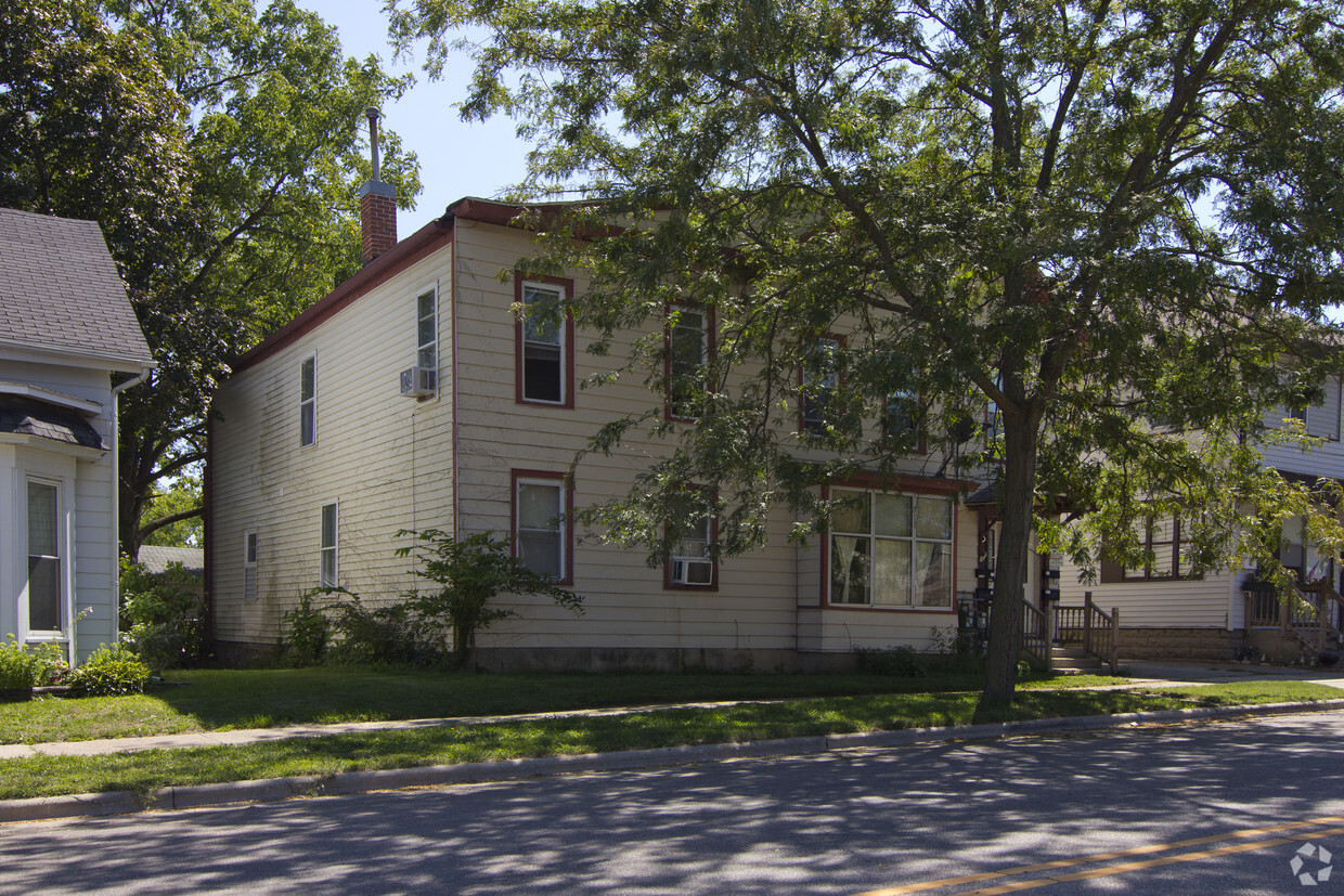 Primary Photo - 44 N Madison St