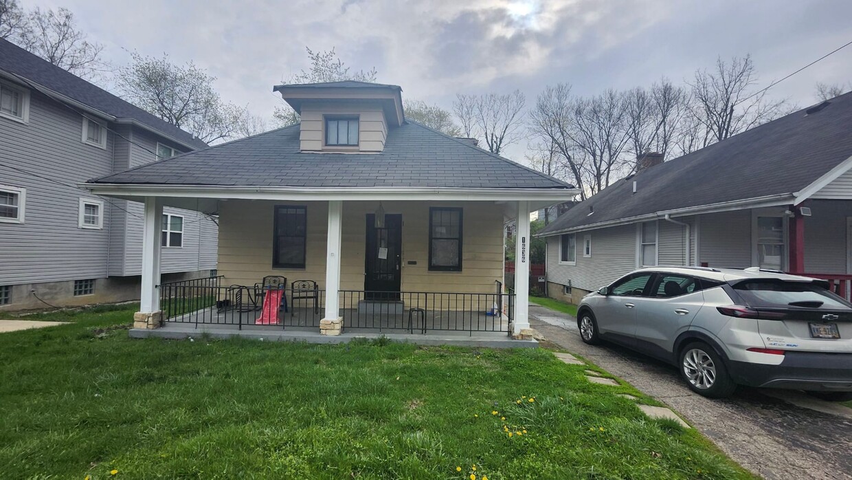 Primary Photo - 1636 1st Ave