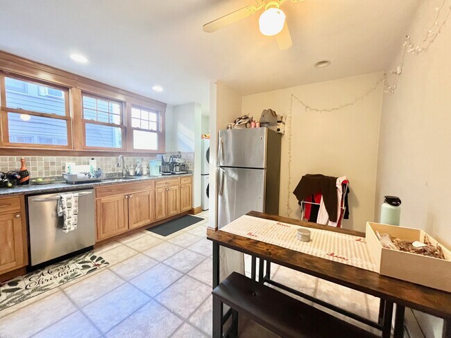 Building Photo - 202 Calumet St