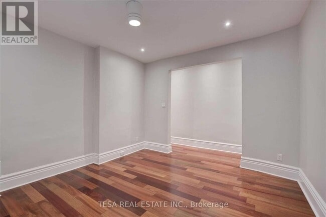 Building Photo - 648 Bathurst St