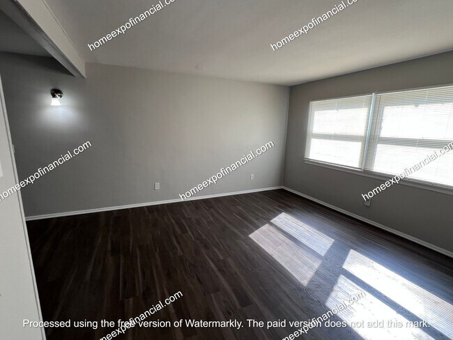 Foto del edificio - Nice Home For Rent - Duplex with private yard