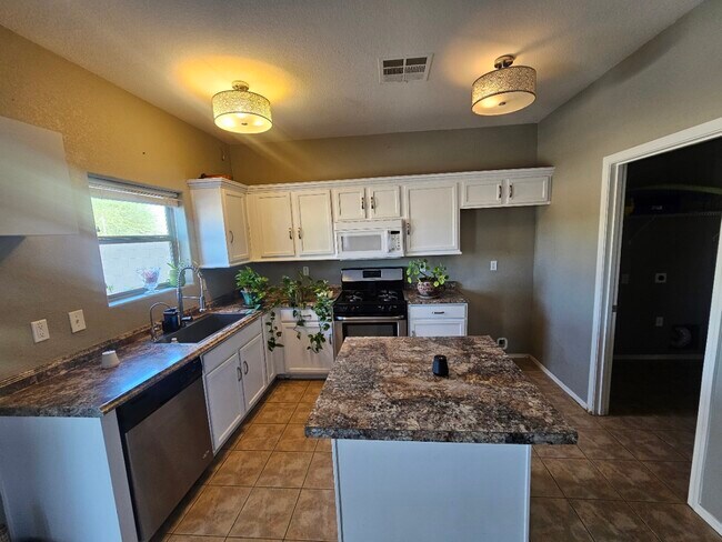 Foto del edificio - 5910 E Valley View Dr