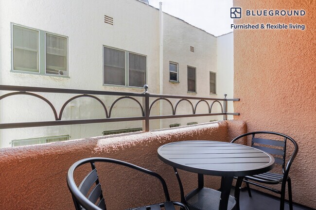 Foto del edificio - 345 Cloverdale Ave