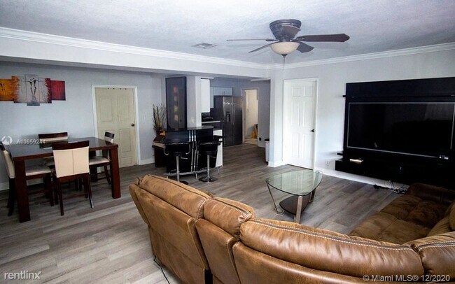 Building Photo - 3 br, 2 bath House - 6700 SW 9th St