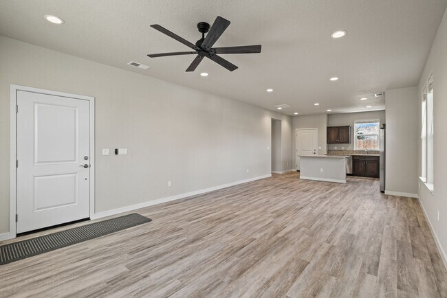 Foto del edificio - $2750 ---- Brand New 4 Bedrooms with 2 1/2...