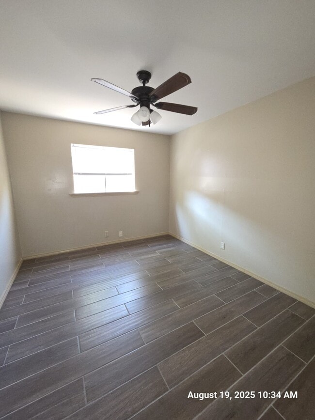 Building Photo - 605 Bustamante St