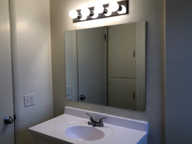 Foto del edificio - 4825 Lovell Ln