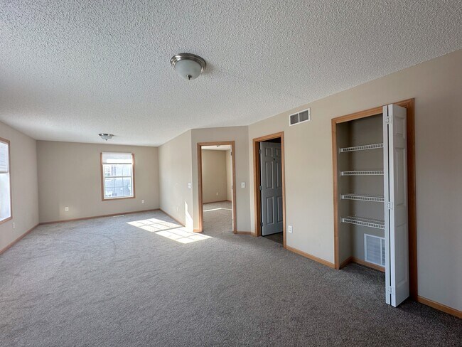 Foto del edificio - 3472 Cherry Ln