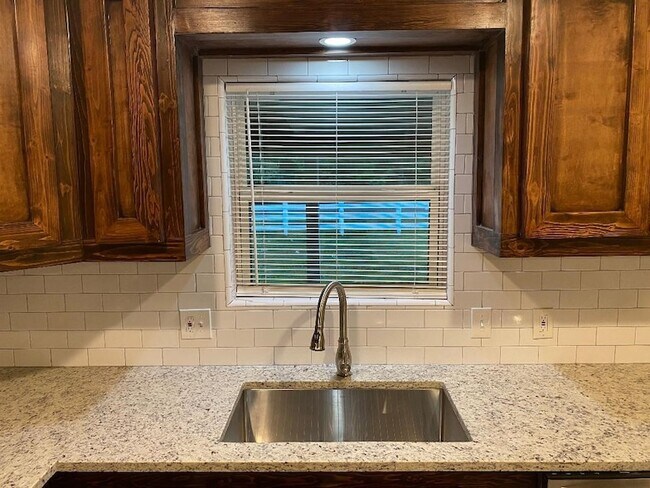 Foto del edificio - 10451 N Essex Dr