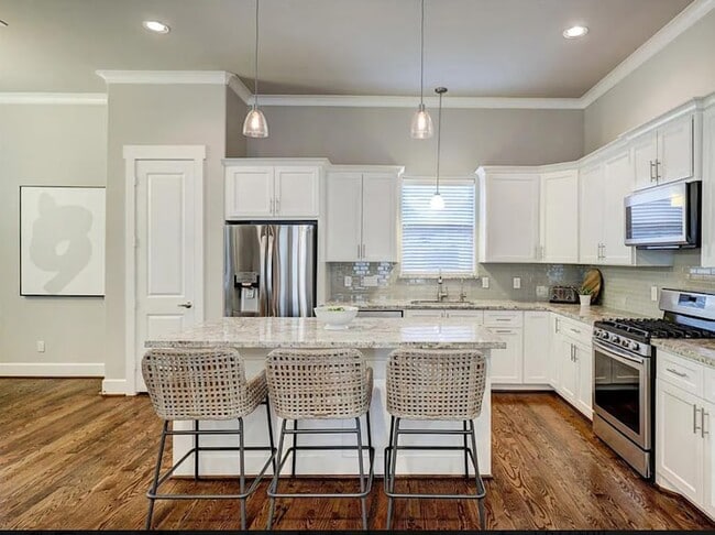 Foto del edificio - 870 Wakefield Dr