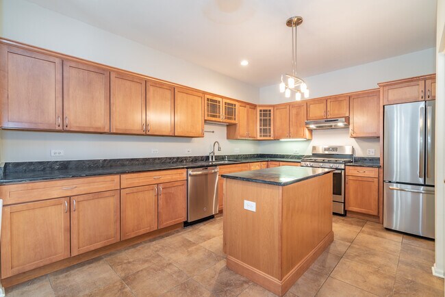 Building Photo - 2026 Cypress Ct
