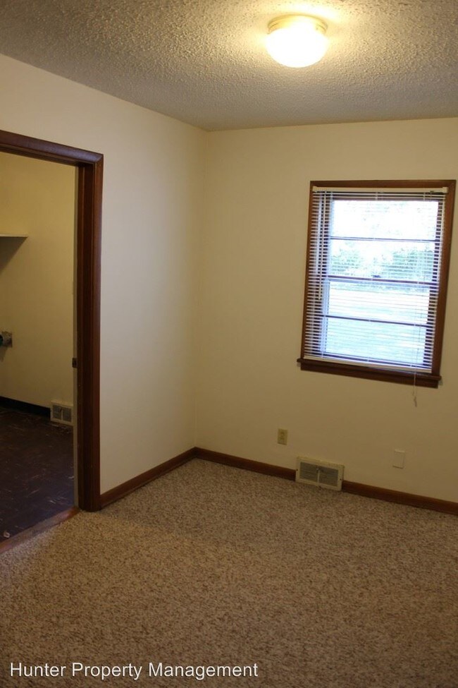 Building Photo - 2 br, 1 bath House - 1942 S. Robberson Ave