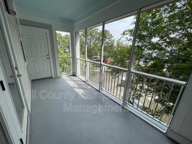 Foto del edificio - 130 River Landing Dr