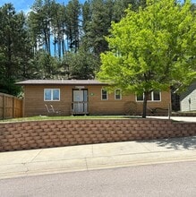 Building Photo - 117 Pine Ave