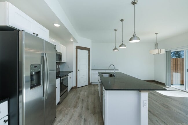 Building Photo - 70 Whiskey Way