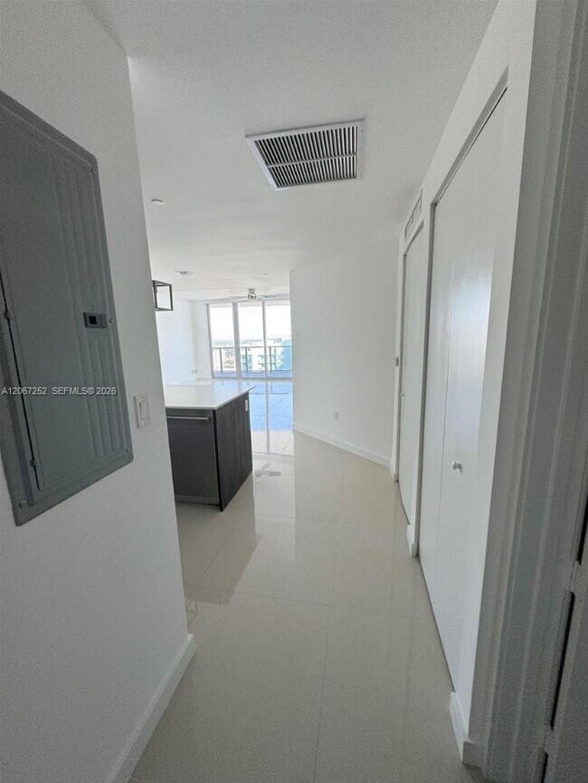 Foto del edificio - 488 NE 18th St