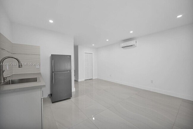 Foto del edificio - 570 NW 48th St