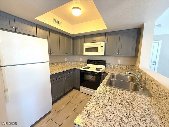 Foto del edificio - 6800 E Lake Mead Blvd