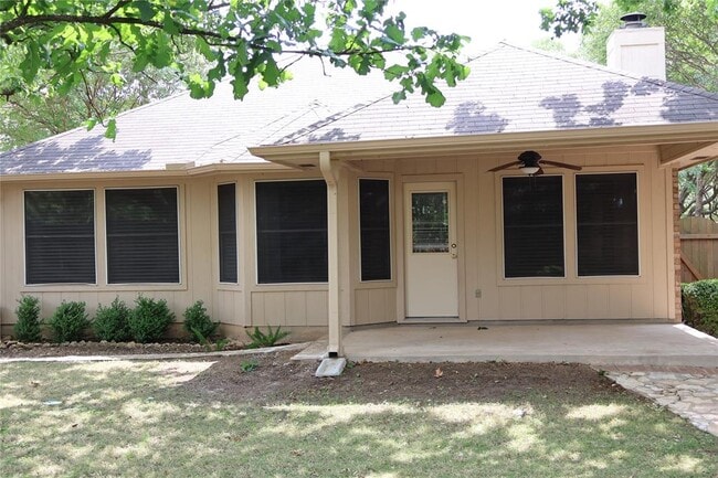 Building Photo - 3120 Cohoba Dr