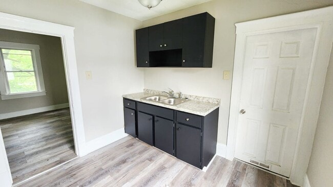 Building Photo - 7012 Berdelle Ave