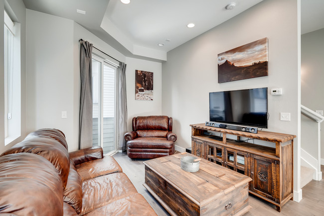 Foto del edificio - Beautiful Townhome in Jefferson Park