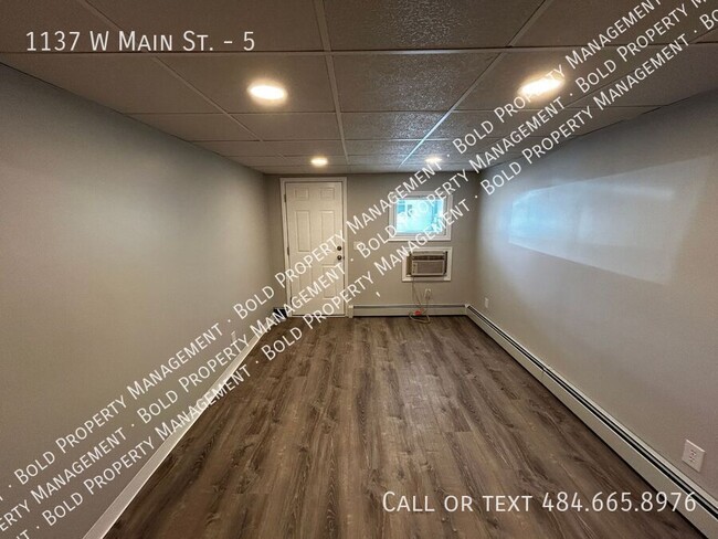 Building Photo - 1137 W Main St