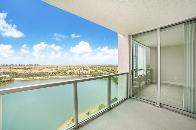 Building Photo - 2681 N Flamingo Rd