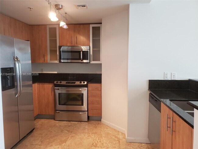 Foto del edificio - 7900 Harbor Island Dr