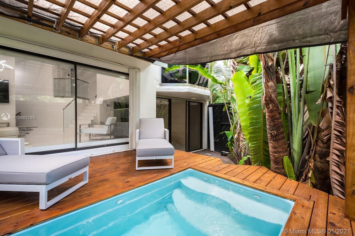 Foto principal - 2575 Tigertail Ave