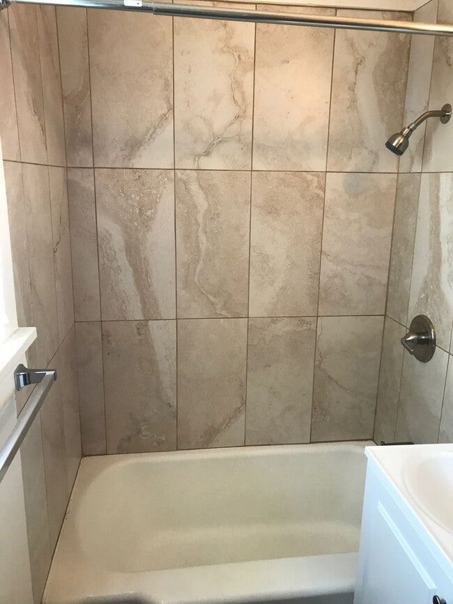 Photo - Spacious & Updated Craftsman House in Giff...