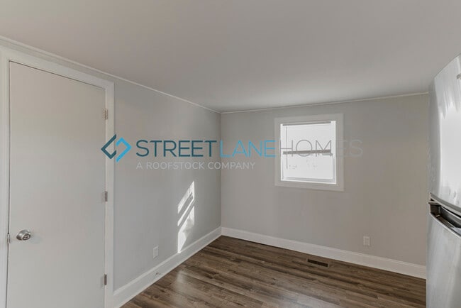 Building Photo - 867 W Orange St