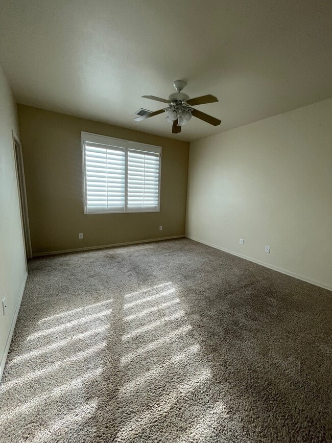 Building Photo - 1170 N Opal Dr