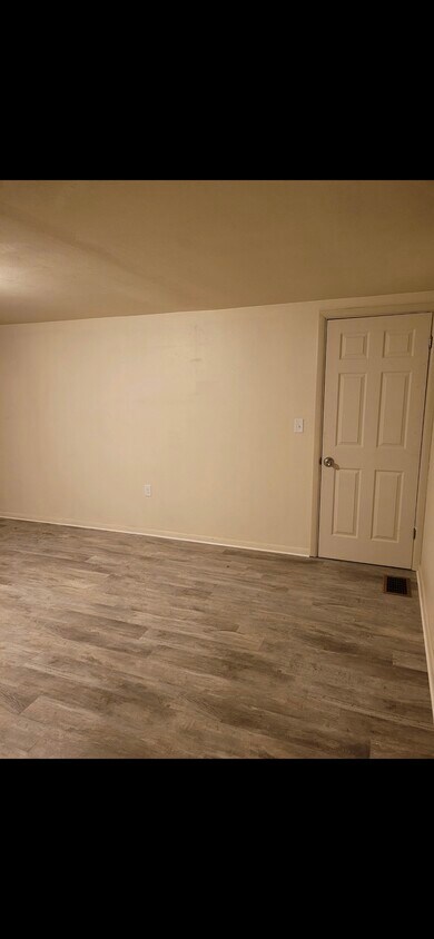 Foto principal - 523 3rd St W