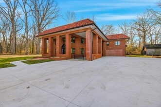 Building Photo - 2113 W Madison Ave